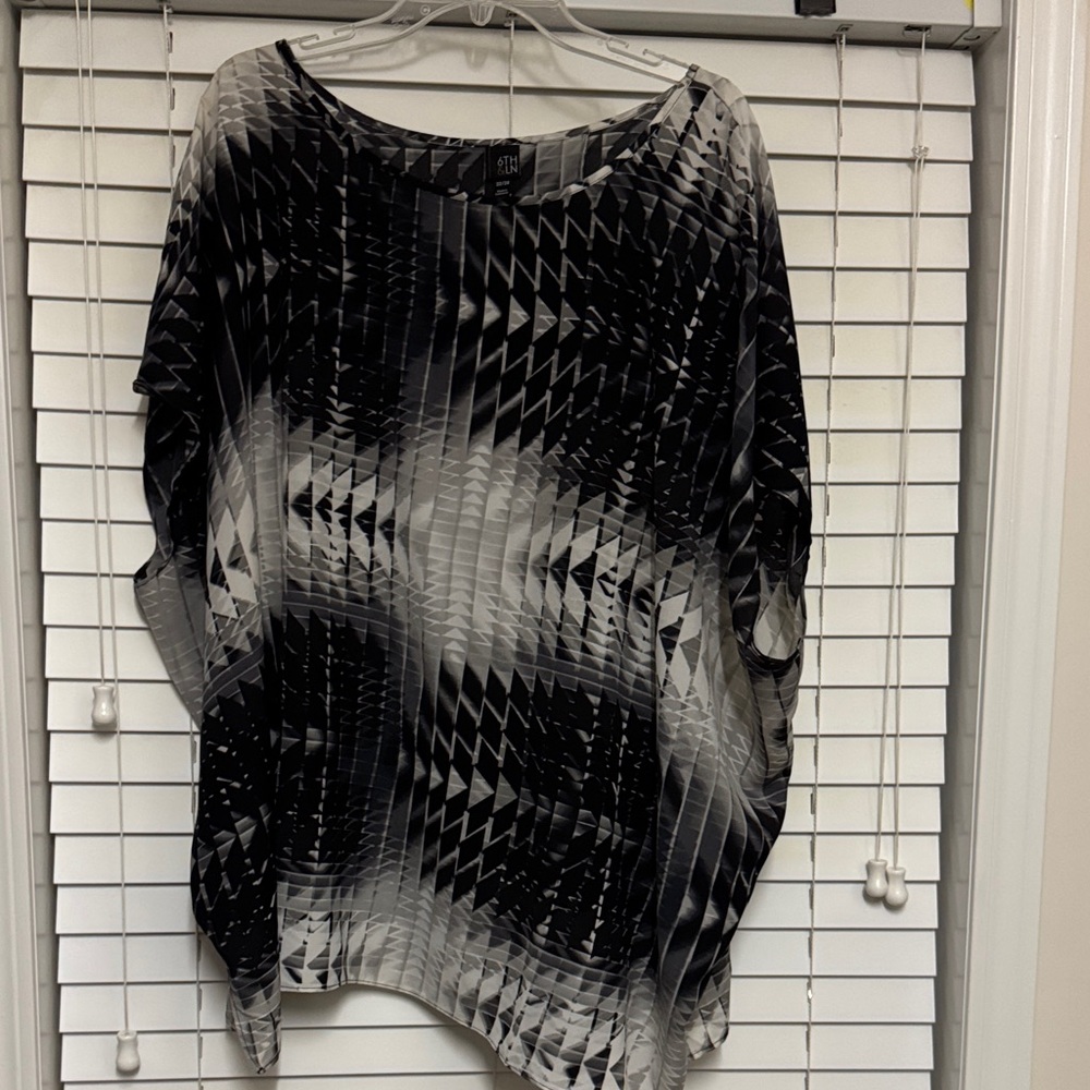 Chic Black and Gray Patterned Women's Blouse